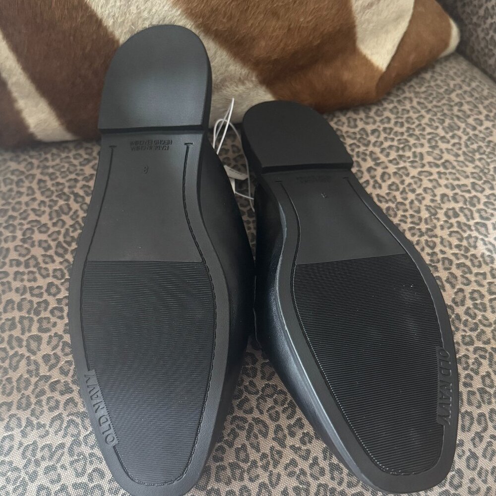 Shoe's - Picture 2 of 3